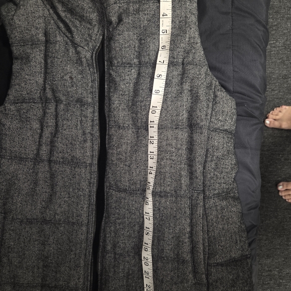 Old Navy Women's Charcoal Quilted Vest - Picture 4 of 8